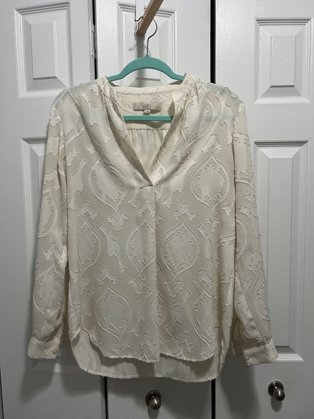 LOFT Ivory Textured V-Neck Long-Sleeve Blouse